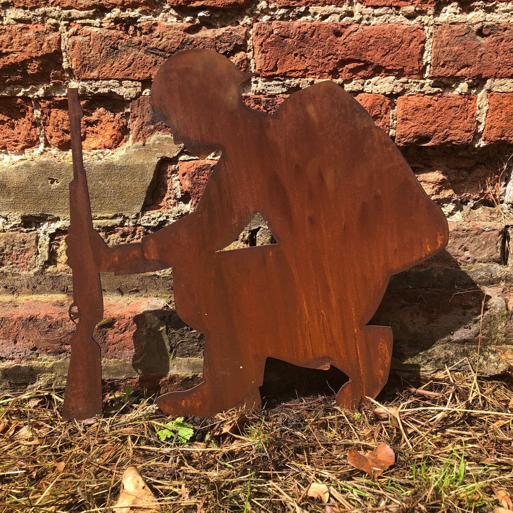 Rusty Metal Kneeling Lest We Forget Soldier Garden Decoration