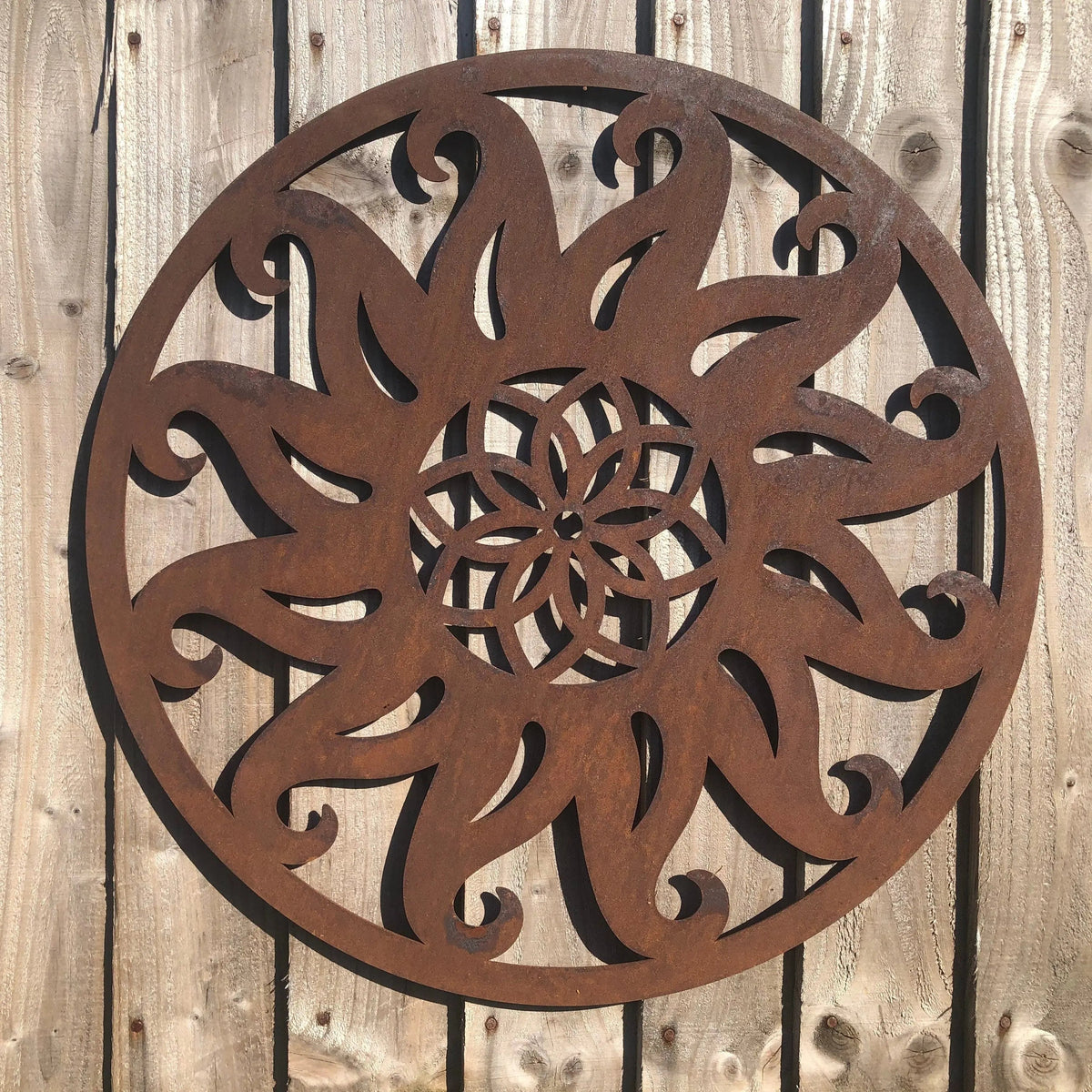 Rusty Metal Sun Garden Fence Decoration