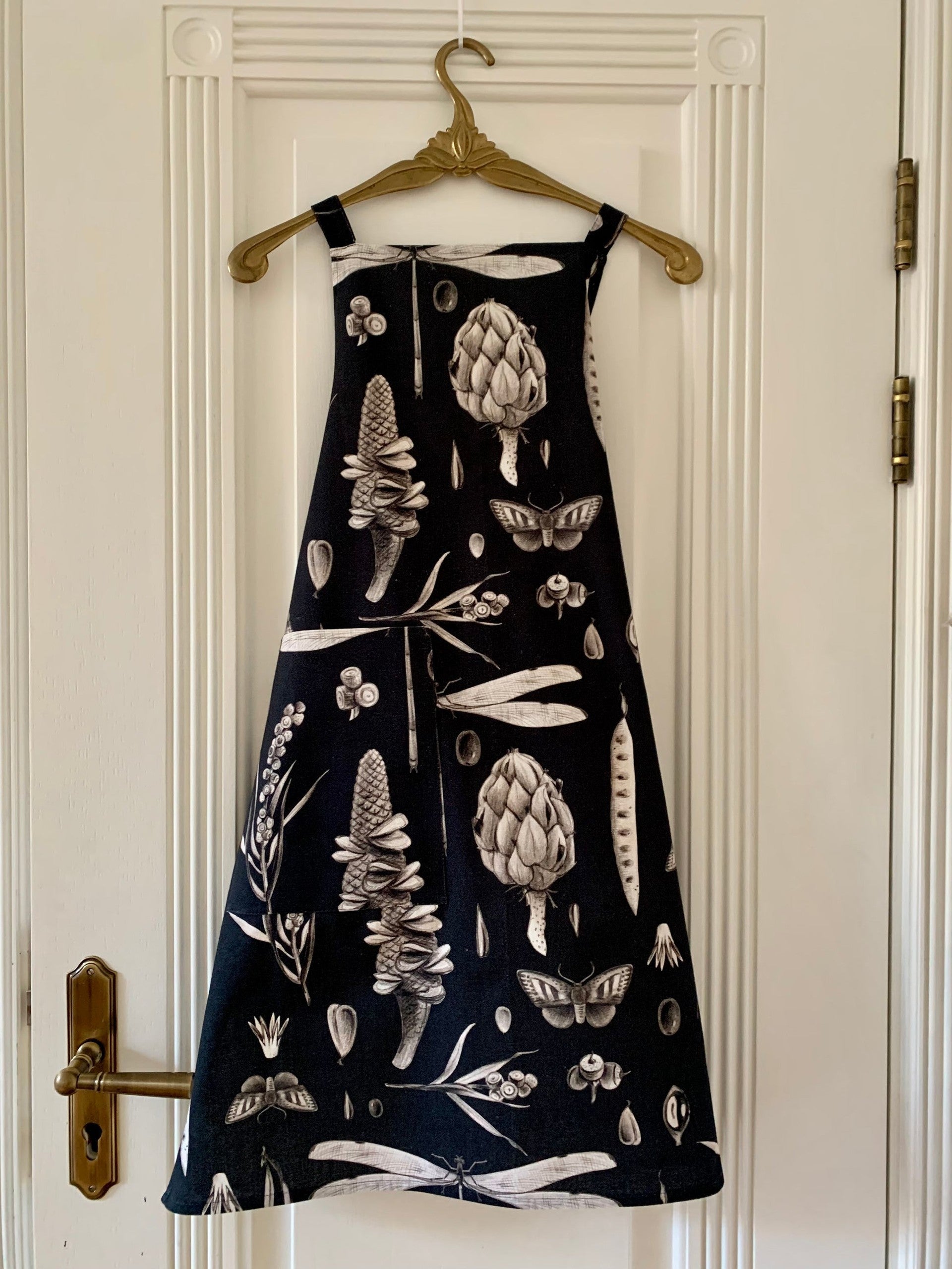 Ladies Apron in Seeds Carbon Print