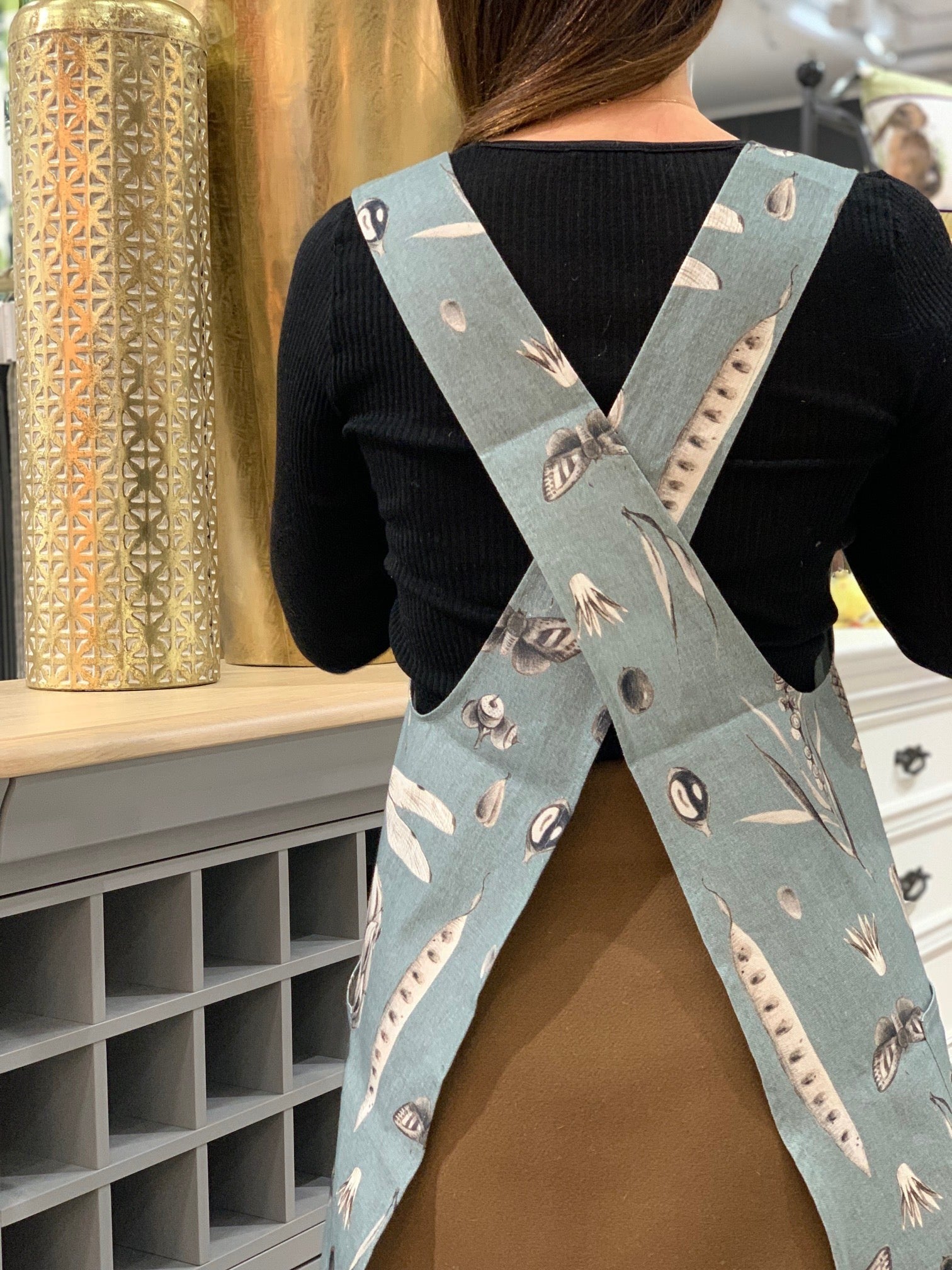 Cross Back Apron in Seeds Aqua