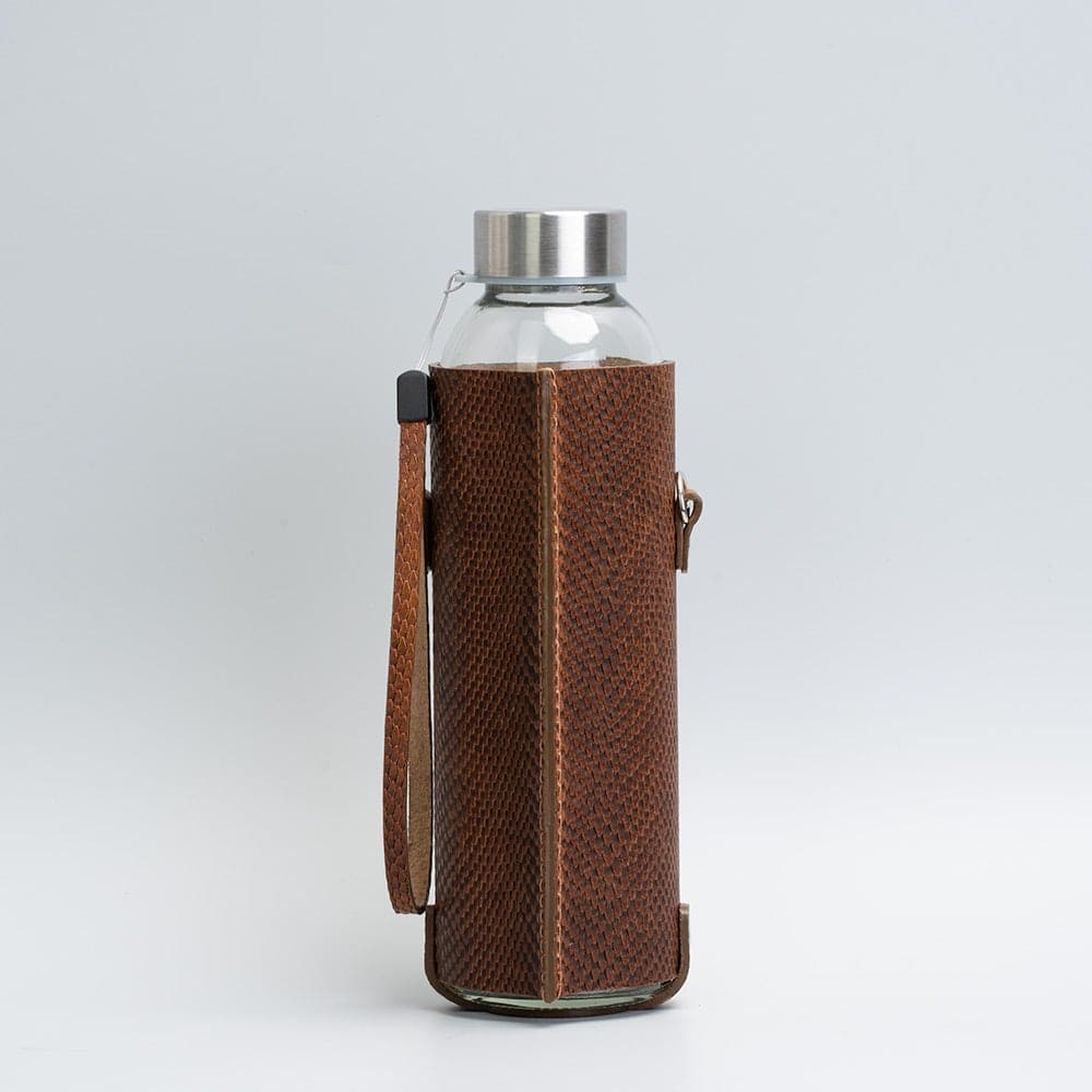 Leather water bottle holder with strap and glass bottle | OUTLET
