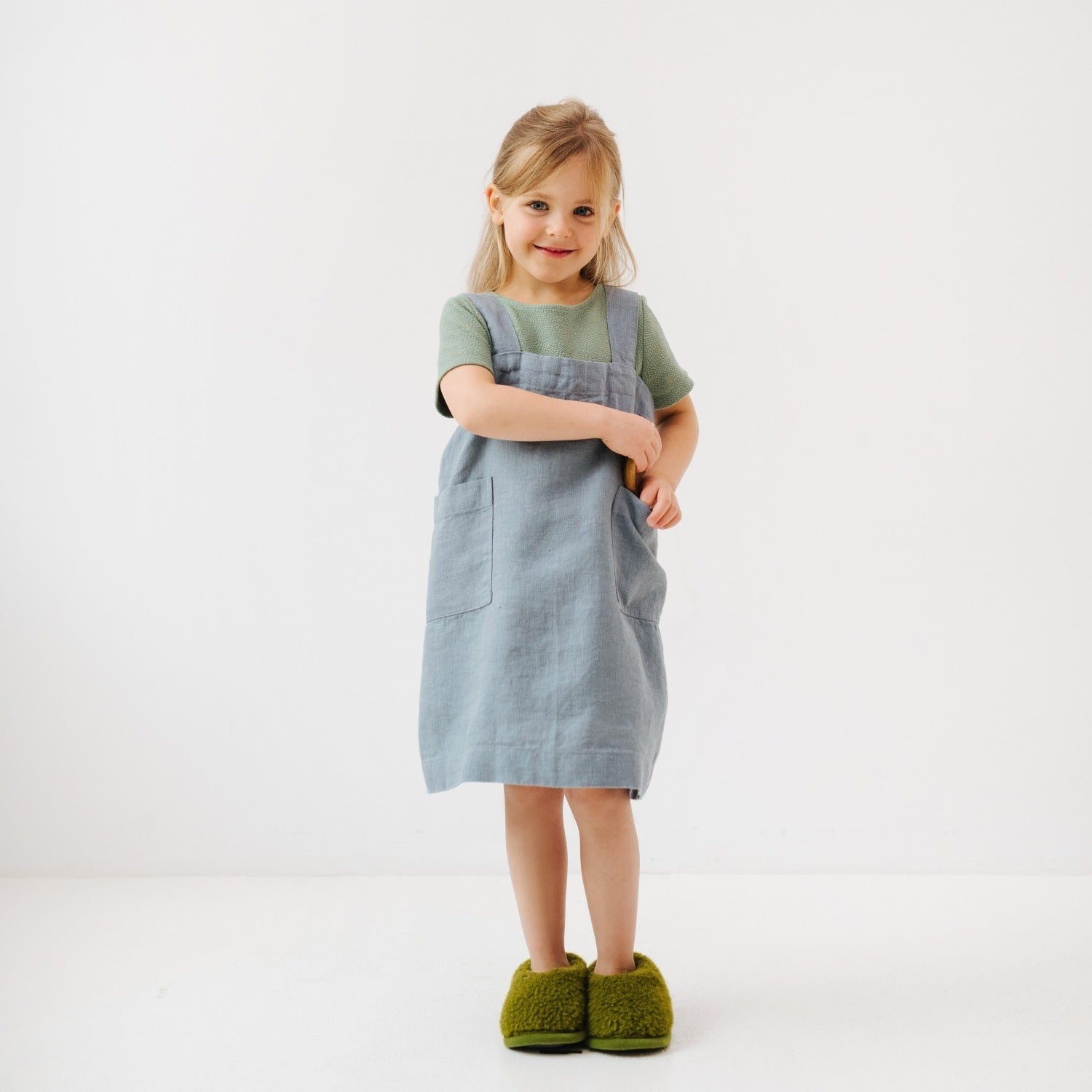 Kids Linen Pinafore Apron in Blue Fog