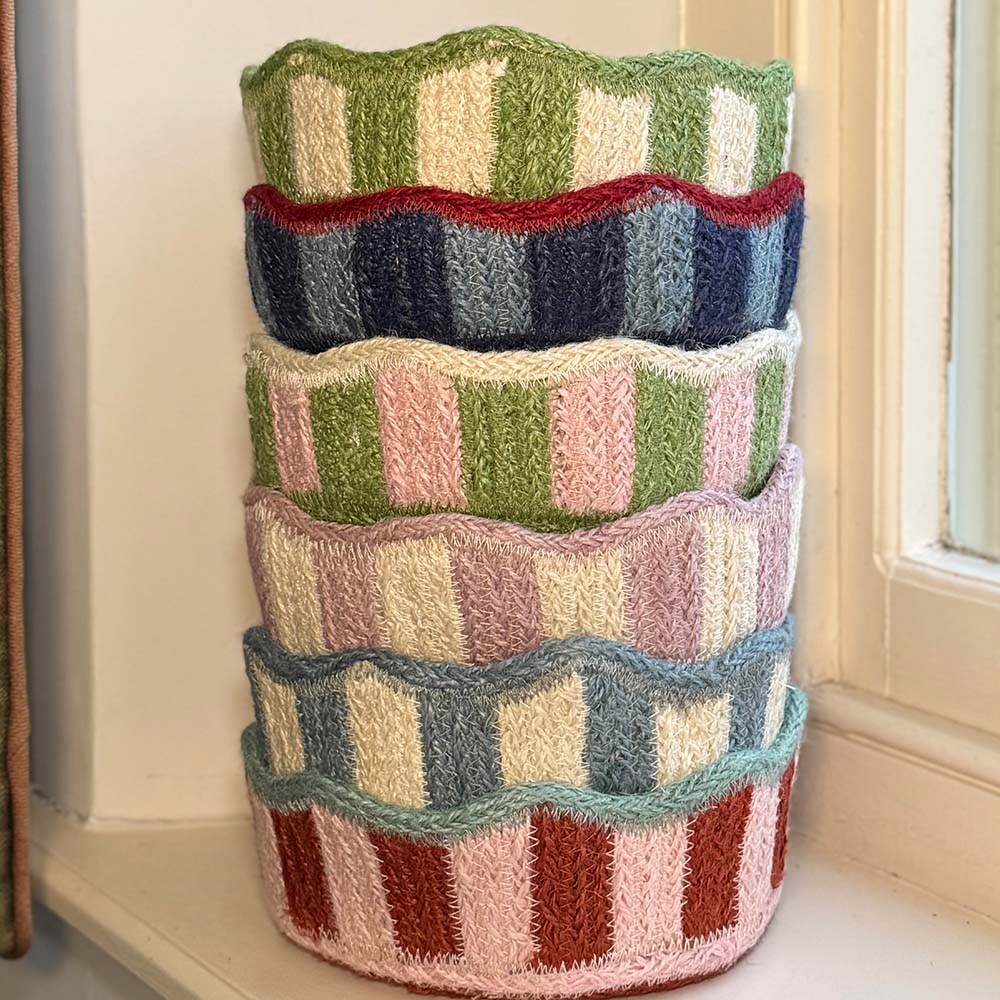Stripy Scalloped Small Basket - Kiwi
