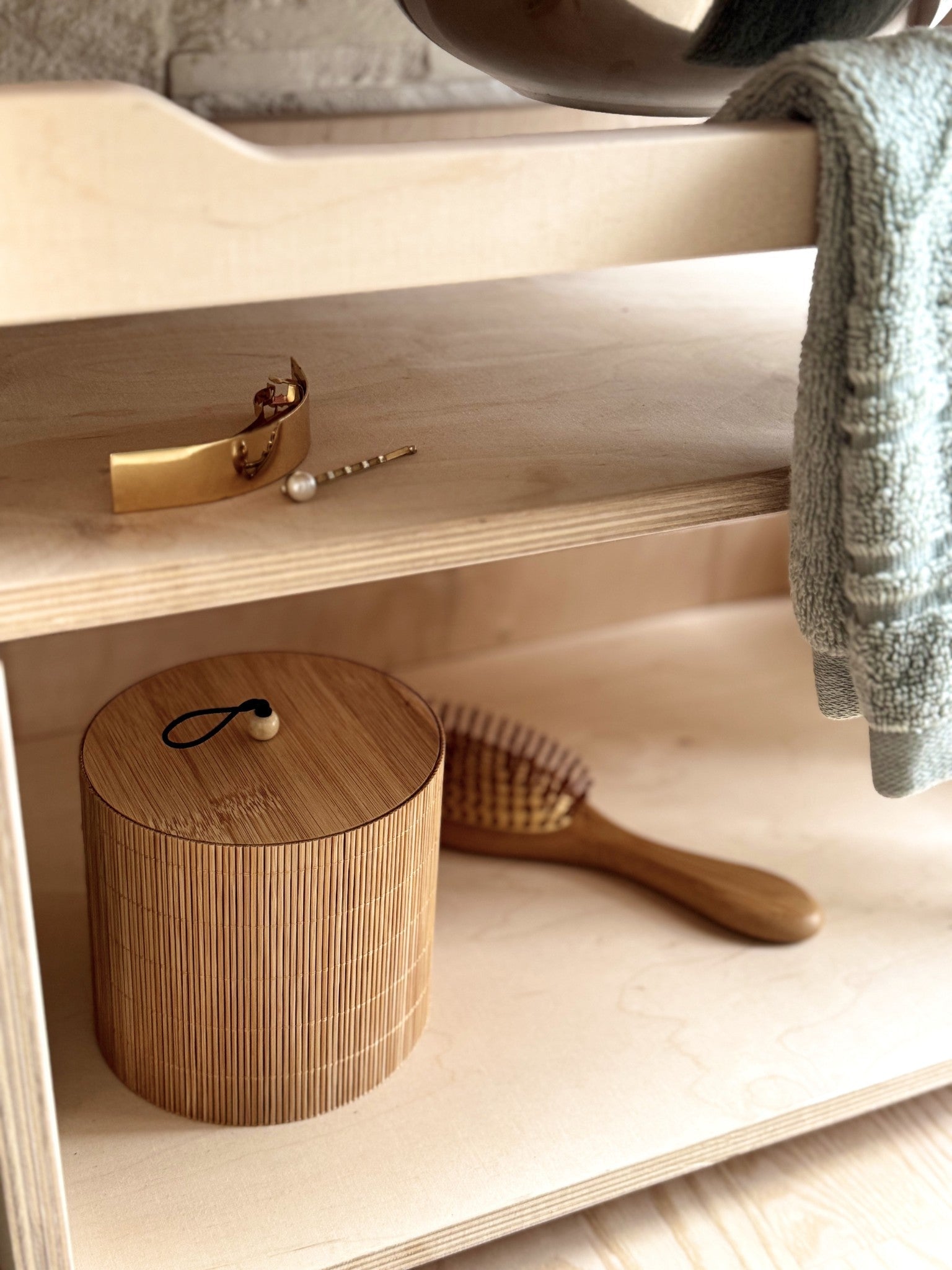 Small Wooden Washbasin with Shelf for Children