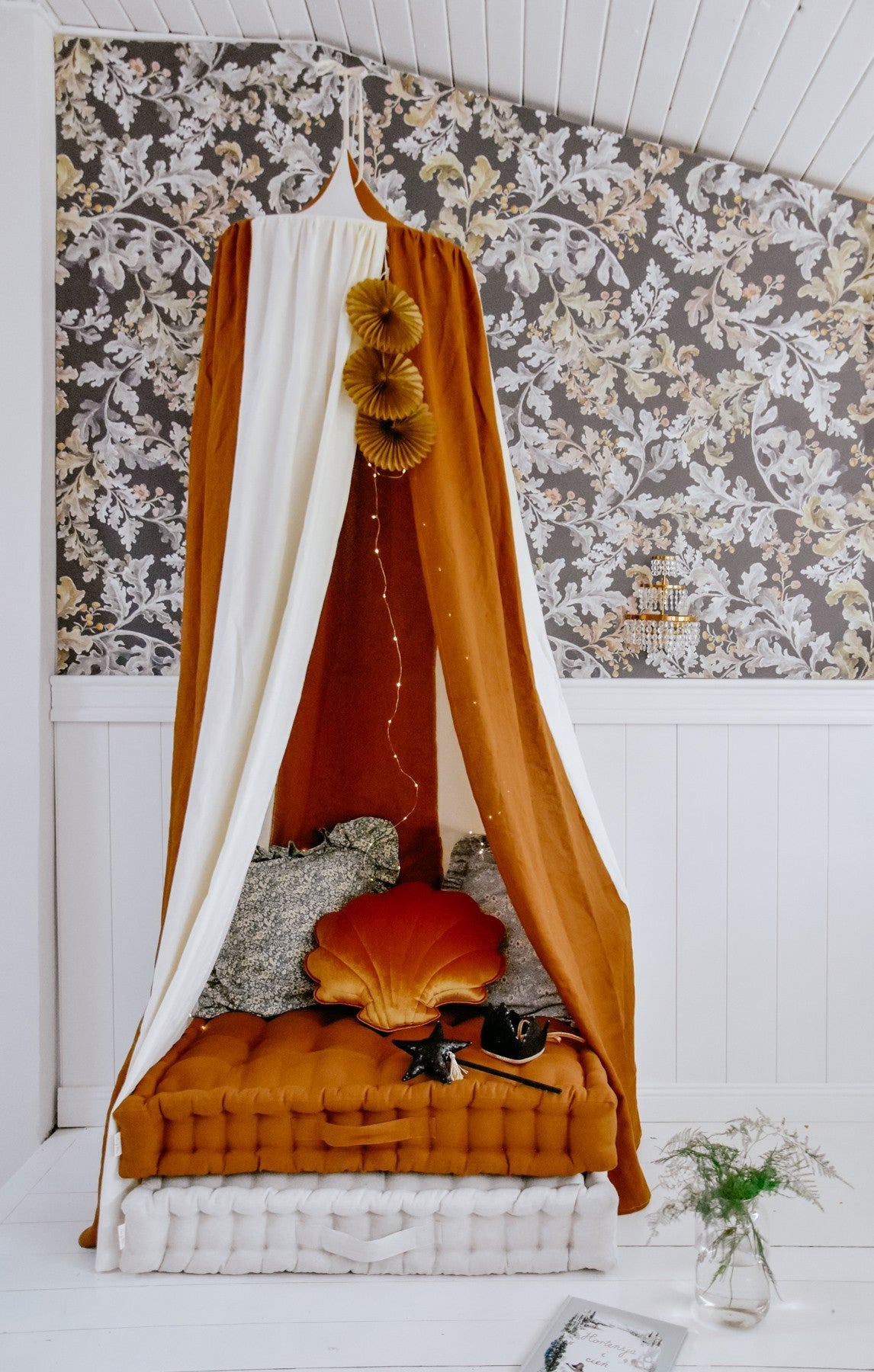 Cozy Organic Cotton and Linen Canopy in Caramel Circus