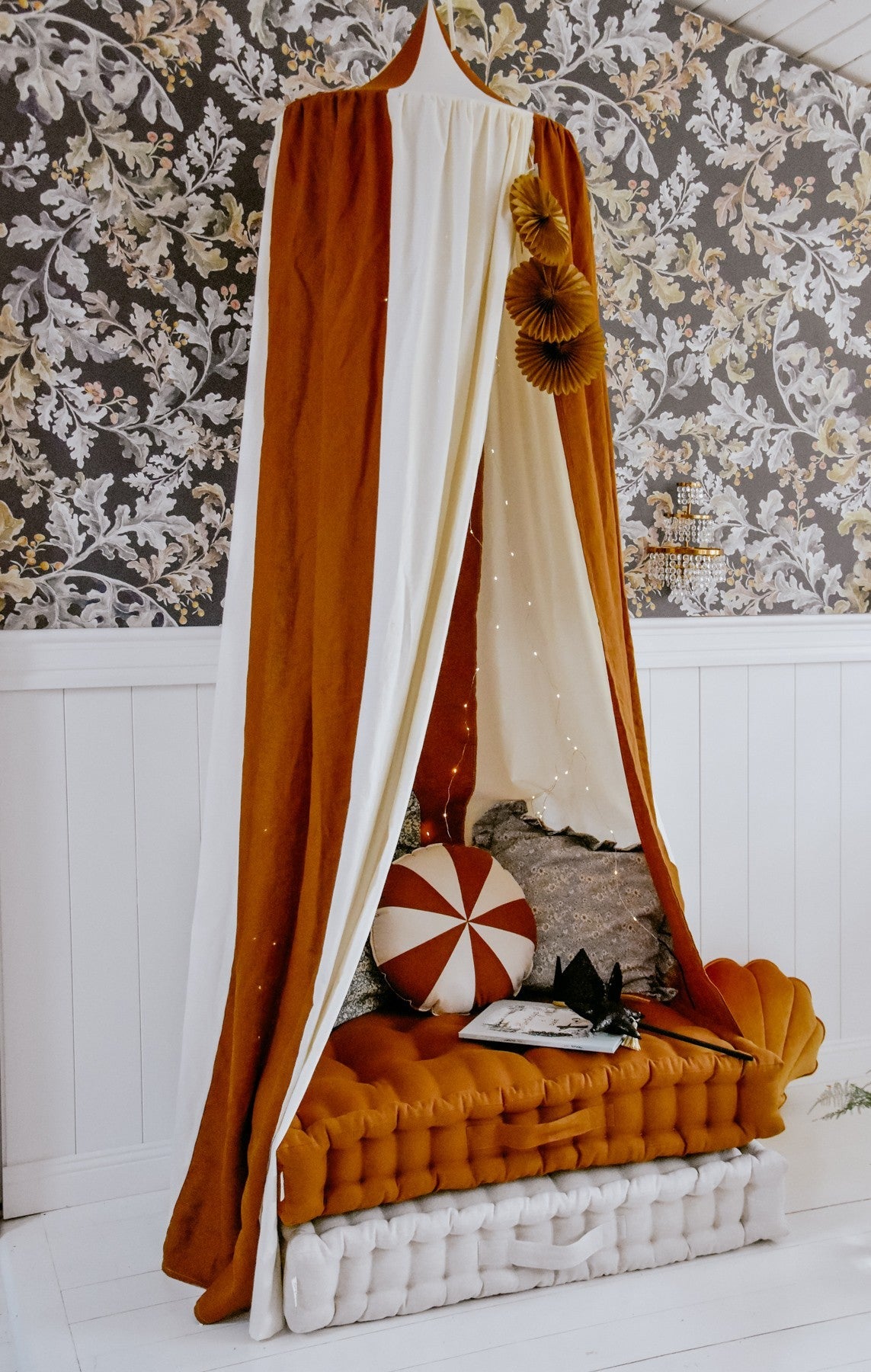 Cozy Organic Cotton and Linen Canopy in Caramel Circus