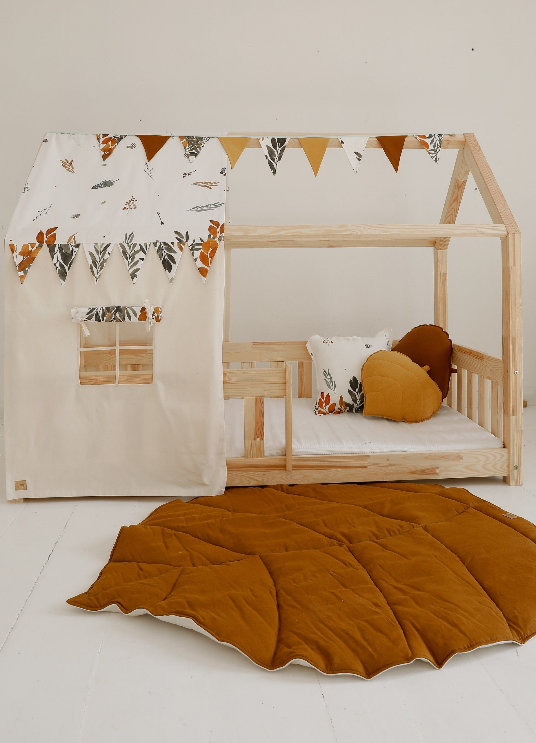 Organic Cotton and Linen Leaf Playmat Caramel