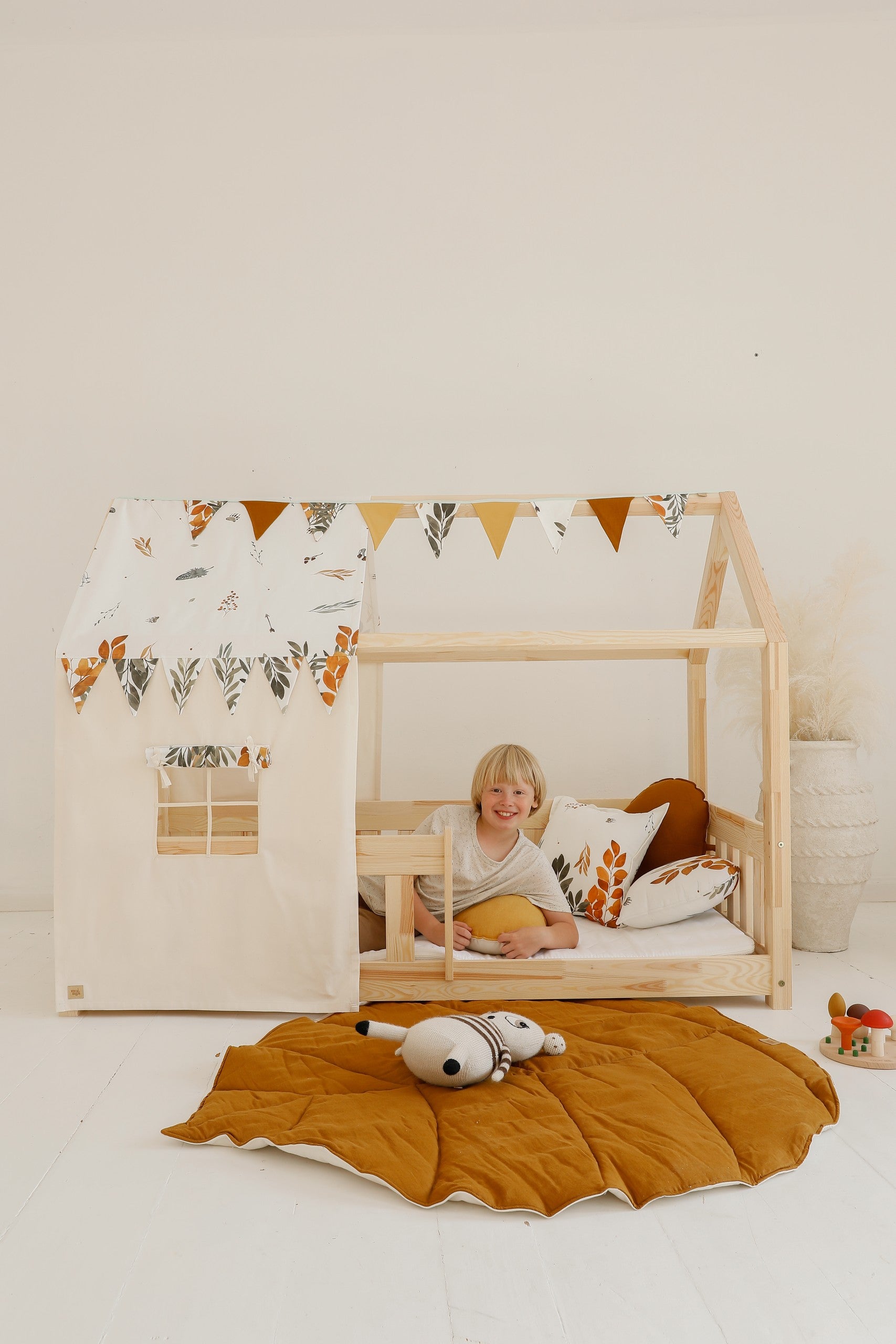 Organic Cotton and Linen Leaf Playmat Caramel