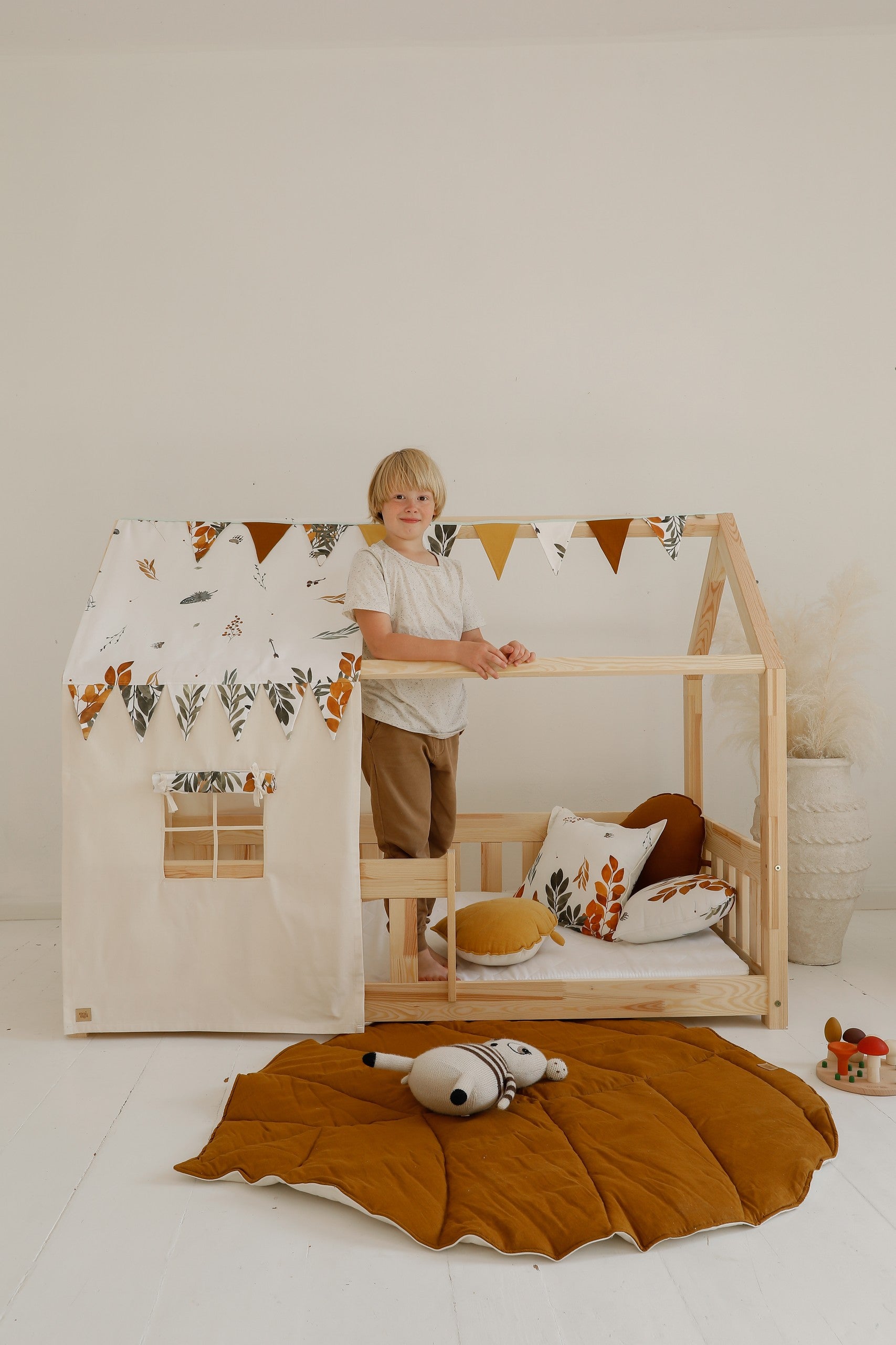 Organic Cotton and Linen Leaf Playmat Caramel