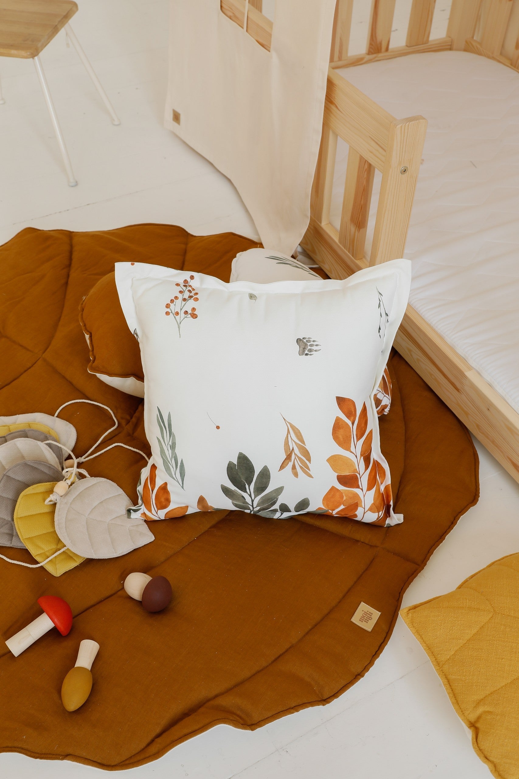 Organic Cotton and Linen Leaf Playmat Caramel