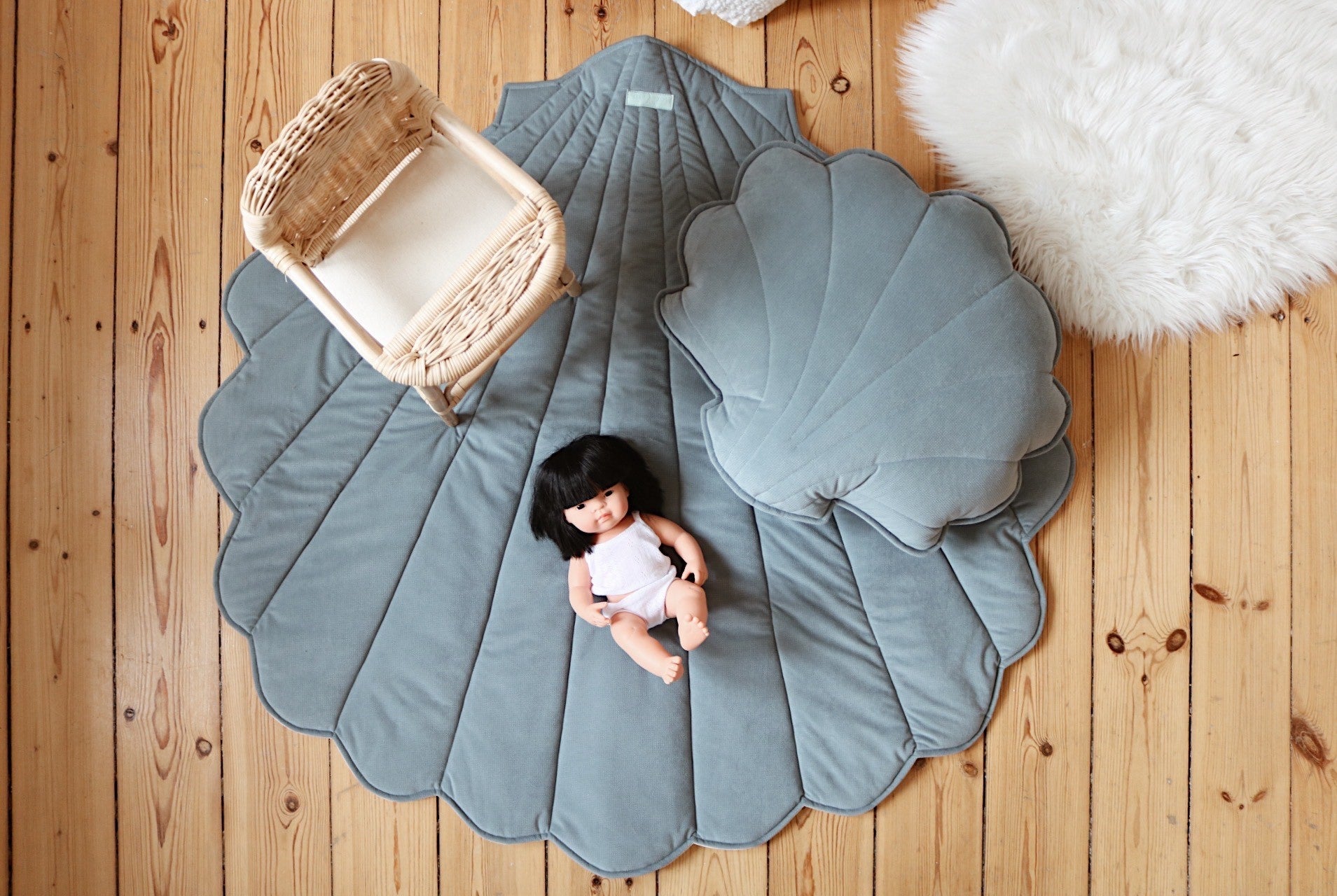 Organic Cotton Velvet Ginkgo Leaf Playmat in Blue