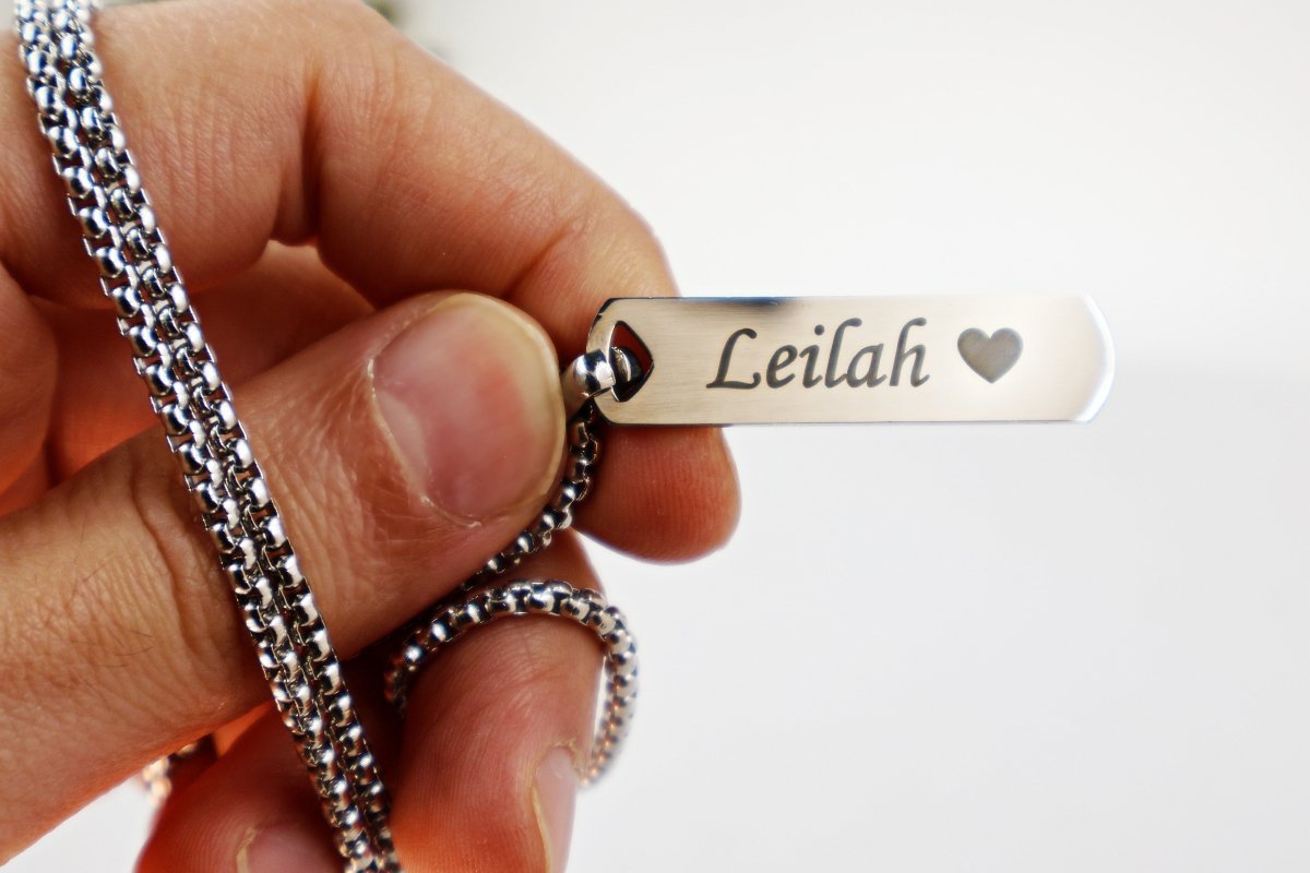 Personalised Eye Photo Necklace – Engraved Stainless Steel Pendant for Men