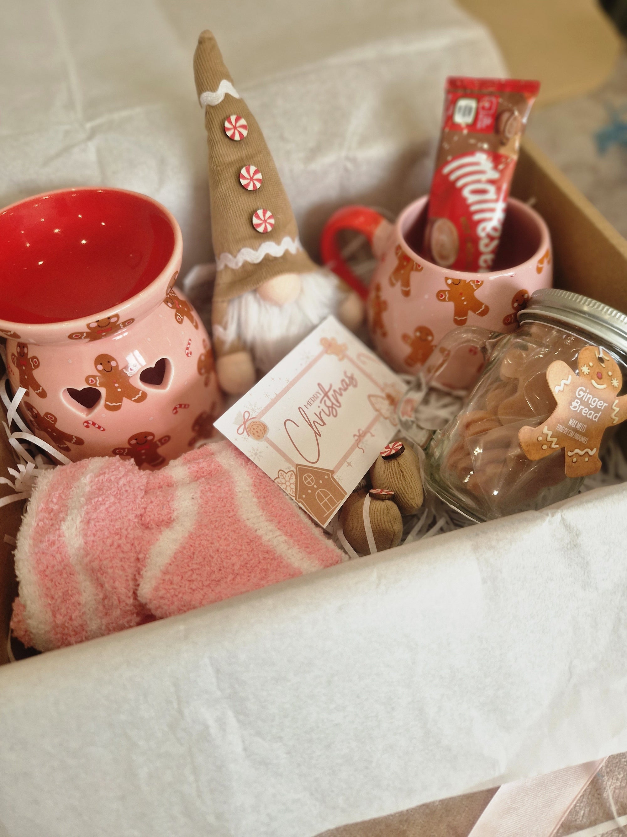 Gingerbread Wax Melt Gift Box with Hot Chocolate and Cosy Socks