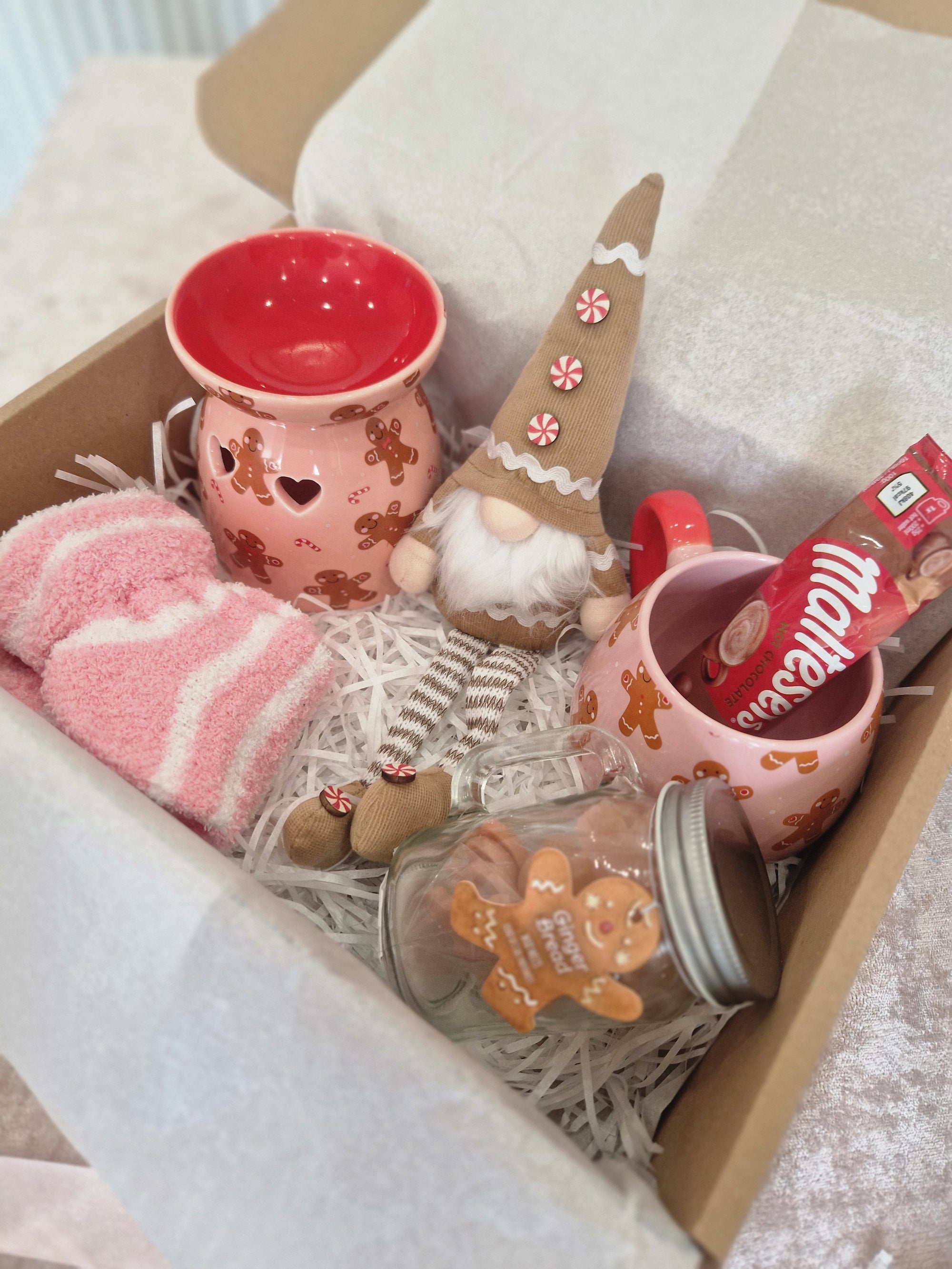 Gingerbread Wax Melt Gift Box with Hot Chocolate and Cosy Socks