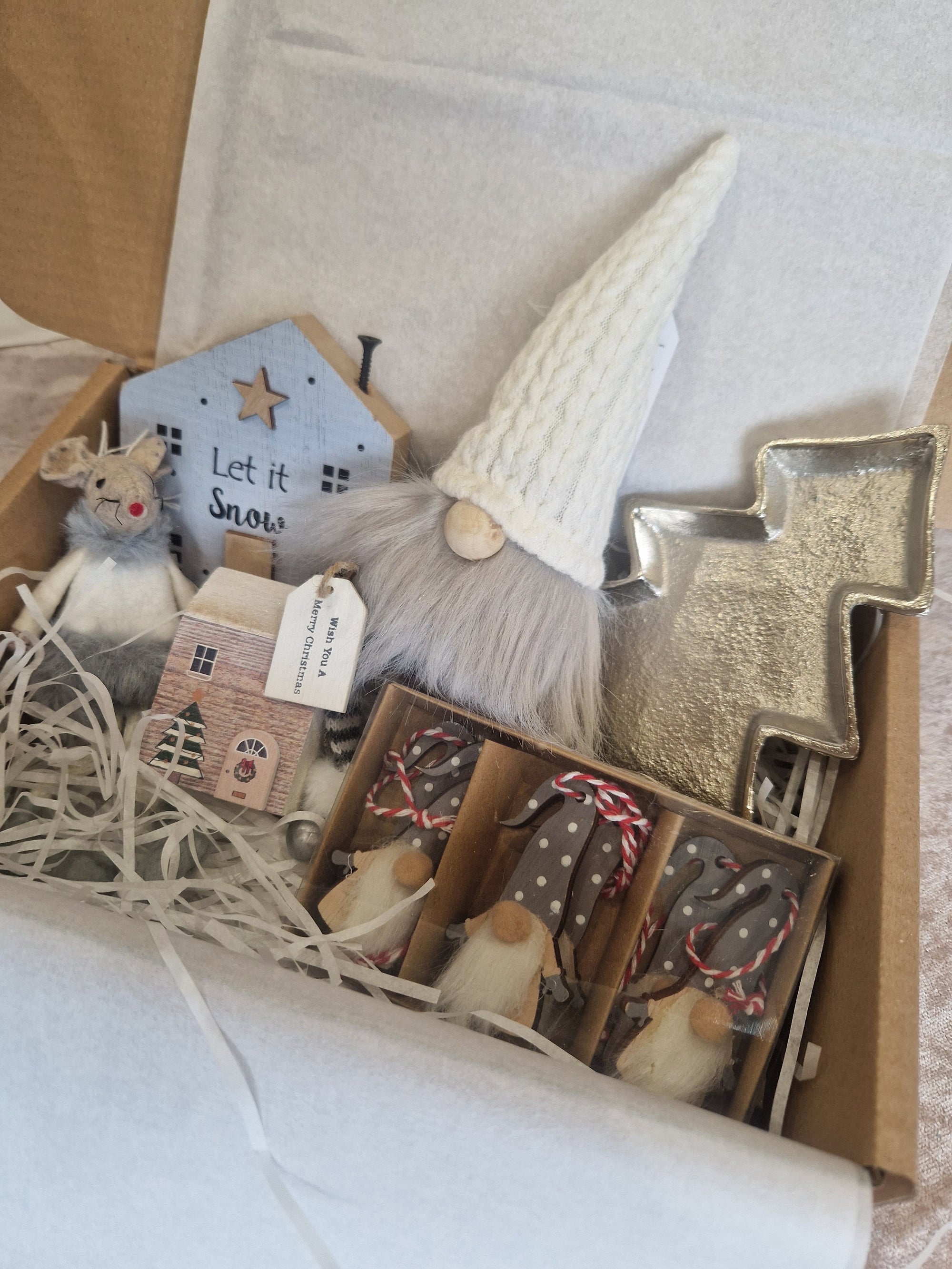 Cosy Silver Gift Box with Festive Decorations