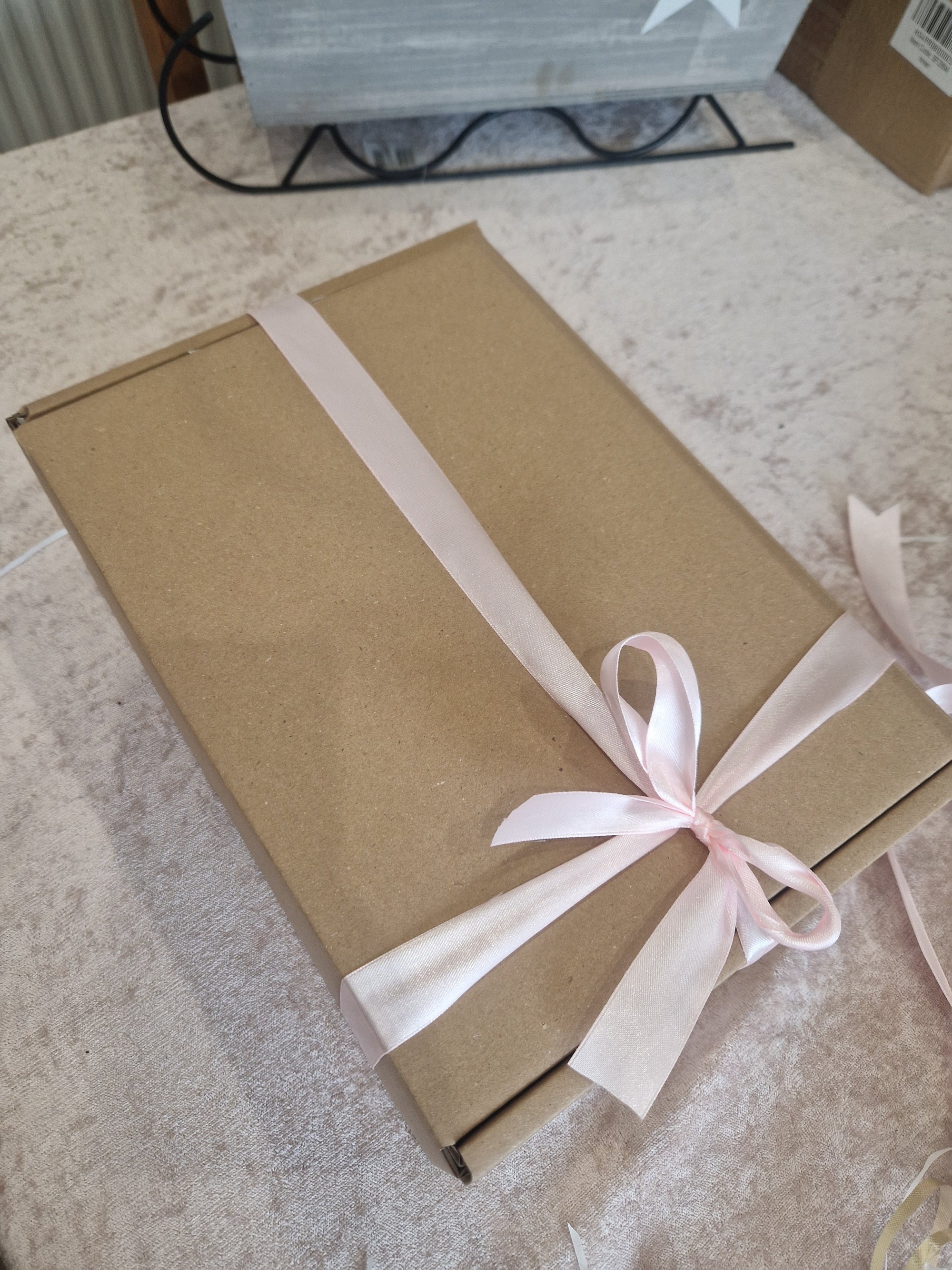 Gingerbread Wax Melt Gift Box with Hot Chocolate and Cosy Socks