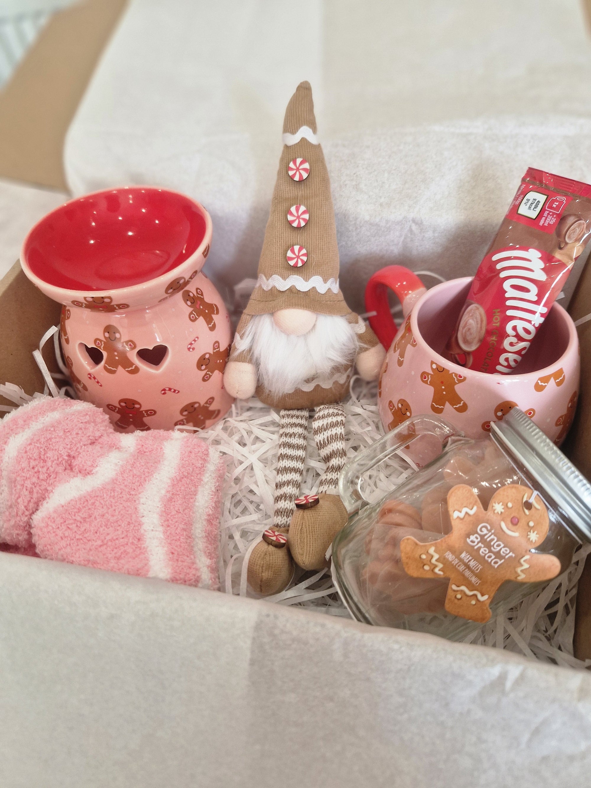Gingerbread Wax Melt Gift Box with Hot Chocolate and Cosy Socks