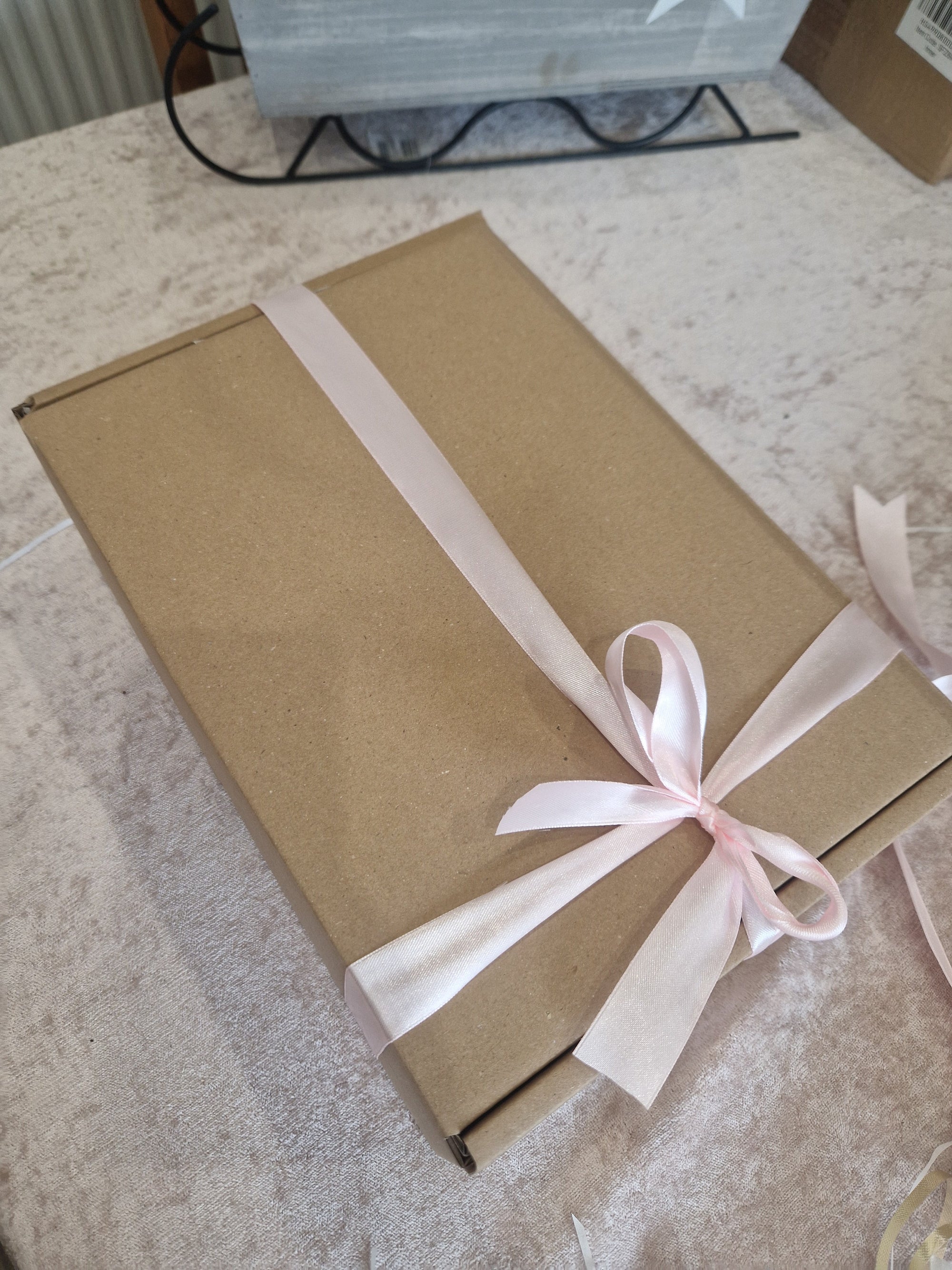 Gingerbread Wax Melt Gift Box with Hot Chocolate and Cosy Socks