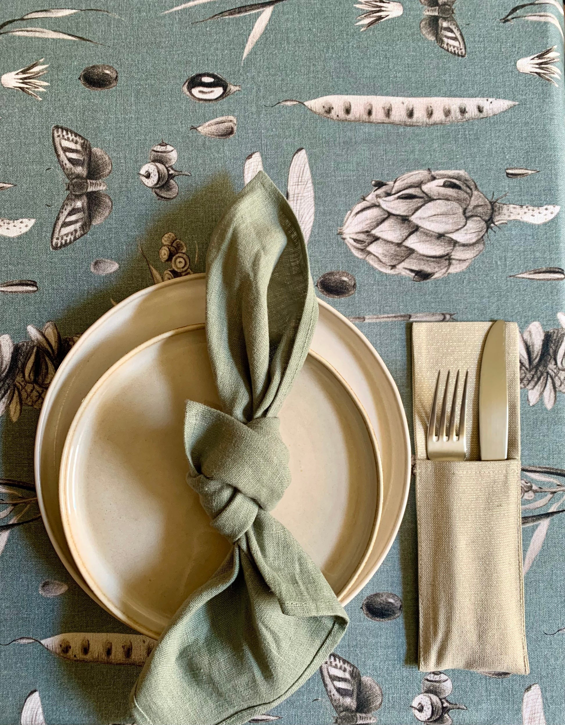 Round Cotton Tablecloth in Seeds Aqua Print