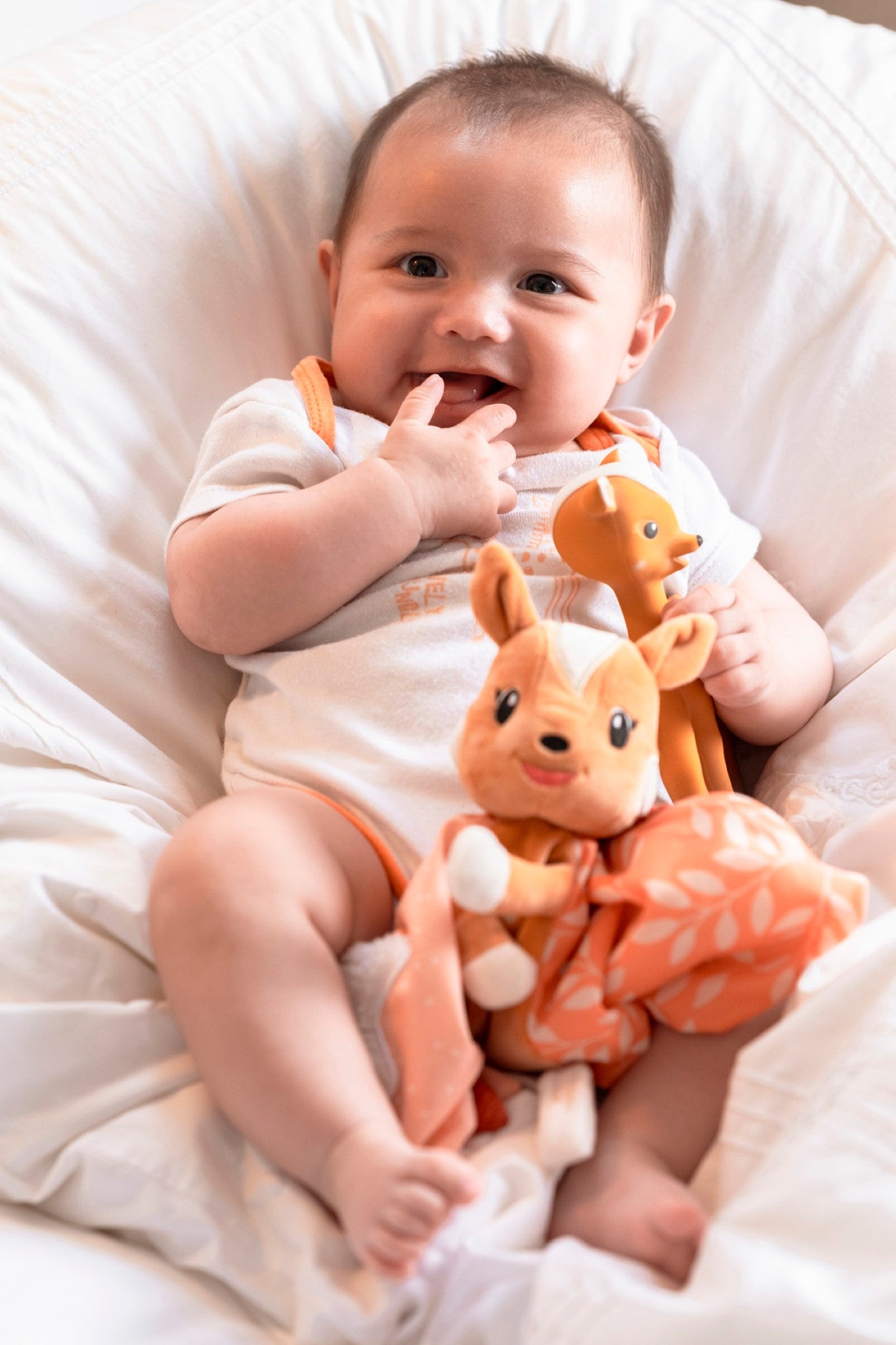 FanFan the Fawn Comforter with Pacifier Holder