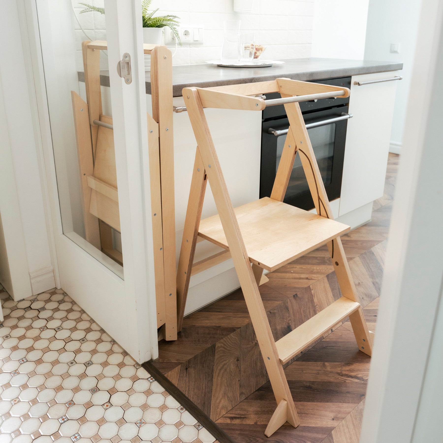 Foldable Helper Tower in Natural Wood