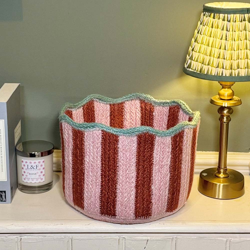 Stripy Scalloped Basket - Strawberry