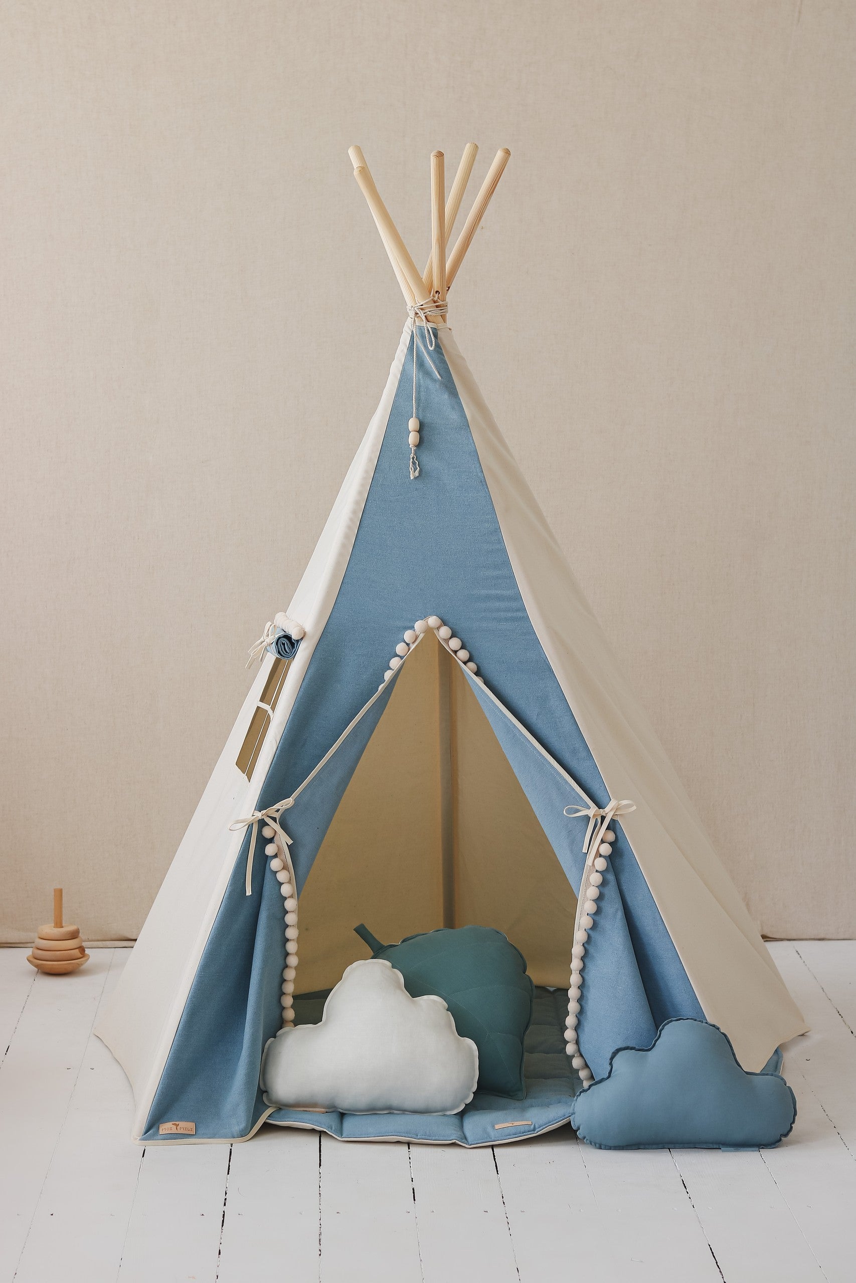 Adventure Teepee Tent with Pompoms