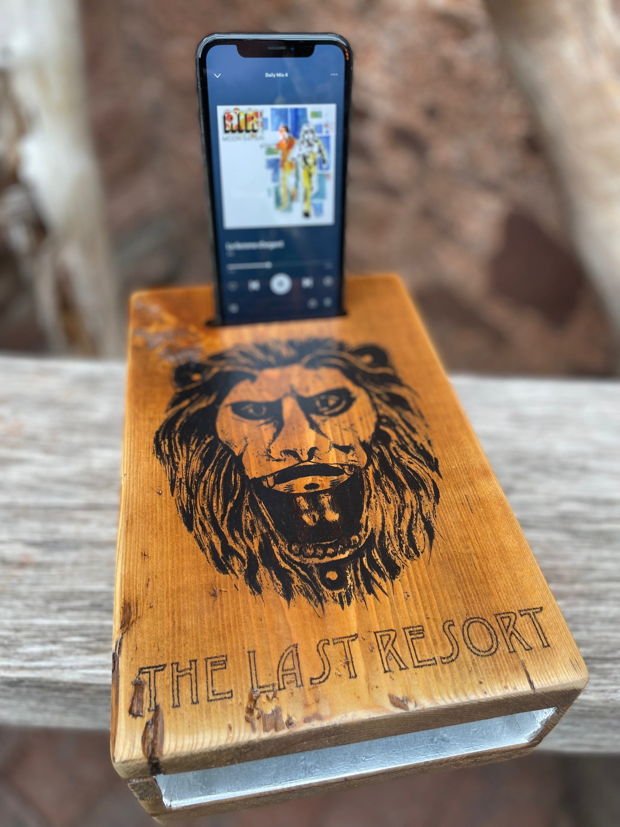 The &#39;Laid Back&#39; Acoustic Speaker for smart phones